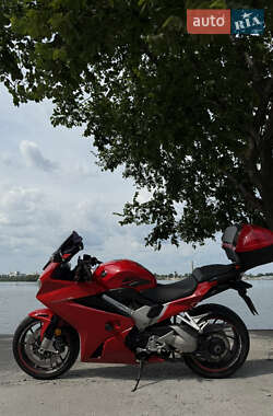 Мотоцикл Спорт-туризм Honda VFR 800F Interceptor 2014 в 