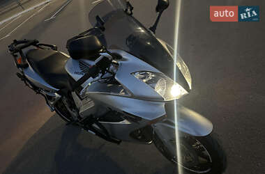 Мотоцикл Спорт-туризм Honda VFR 800F Interceptor 2002 в 