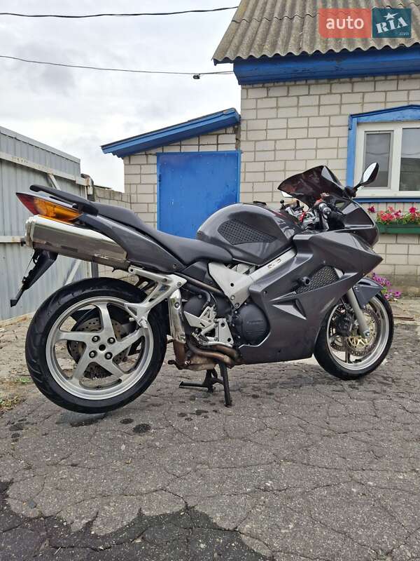 Мотоцикл Спорт-туризм Honda VFR 800F Interceptor 2002 в Каневі