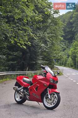Мотоцикл Спорт-туризм Honda VFR 800F Interceptor 2000 в Великом Березном