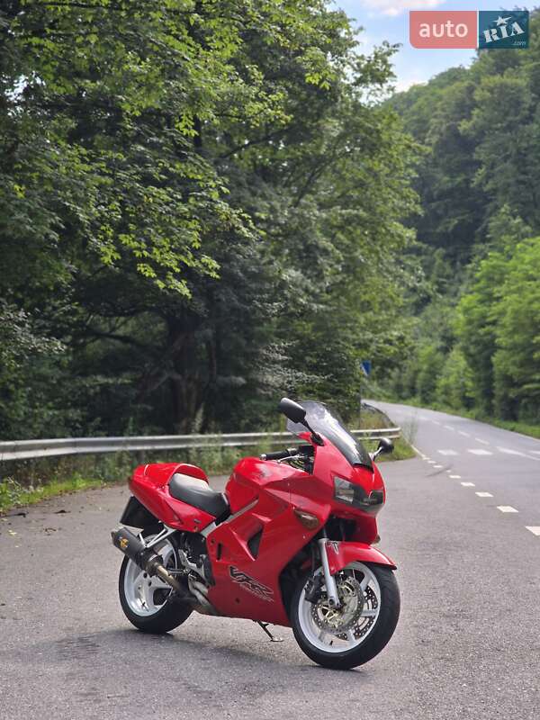 Honda VFR 800F Interceptor 2000