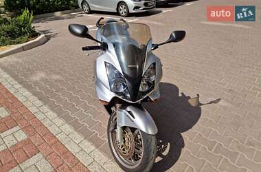 Мотоцикл Спорт-туризм Honda VFR 800F Interceptor 2005 в 