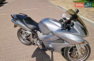 Мотоцикл Спорт-туризм Honda VFR 800F Interceptor 2005 в 