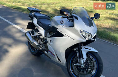 Мотоцикл Спорт-туризм Honda VFR 800F Interceptor 2016 в 
