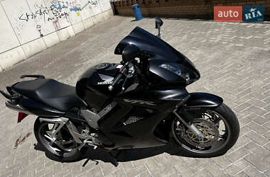 Мотоцикл Спорт-туризм Honda VFR 800F Interceptor 2006 в 