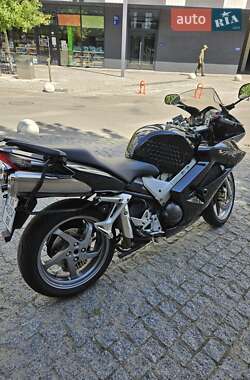 Мотоцикл Спорт-туризм Honda VFR 800F Interceptor 2006 в 