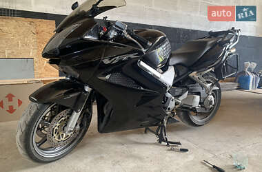 Мотоцикл Спорт-туризм Honda VFR 800F Interceptor 2008 в 