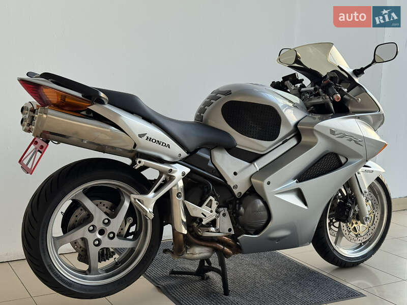 Мотоцикл Спорт-туризм Honda VFR 800F Interceptor 2004 в Києві фото 3 Мотоцикл Спорт-туризм Honda VFR 800F Interceptor 2004 в Києві