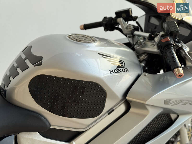 Мотоцикл Спорт-туризм Honda VFR 800F Interceptor 2004 в Києві фото 16 Мотоцикл Спорт-туризм Honda VFR 800F Interceptor 2004 в Києві
