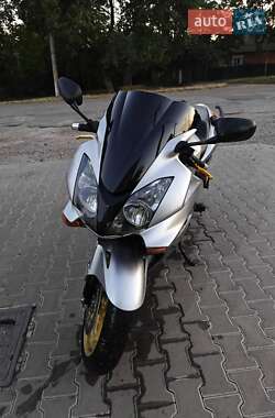 Мотоцикл Спорт-туризм Honda VFR 800F Interceptor 2005 в 