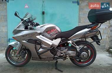 Мотоцикл Спорт-туризм Honda VFR 800F Interceptor 2004 в 