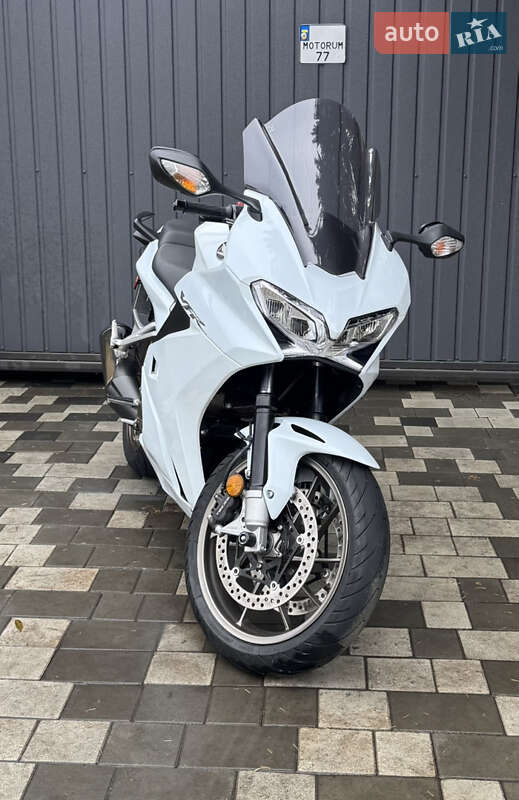 Мотоцикл Спорт-туризм Honda VFR 800F Interceptor 2014 в Новомосковську фото 2 Мотоцикл Спорт-туризм Honda VFR 800F Interceptor 2014 в Новомосковську