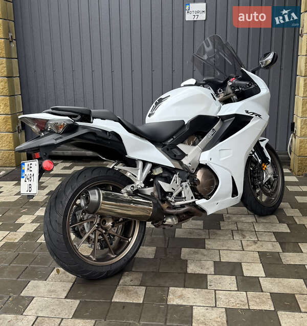 Мотоцикл Спорт-туризм Honda VFR 800F Interceptor 2014 в Новомосковську фото 5 Мотоцикл Спорт-туризм Honda VFR 800F Interceptor 2014 в Новомосковську