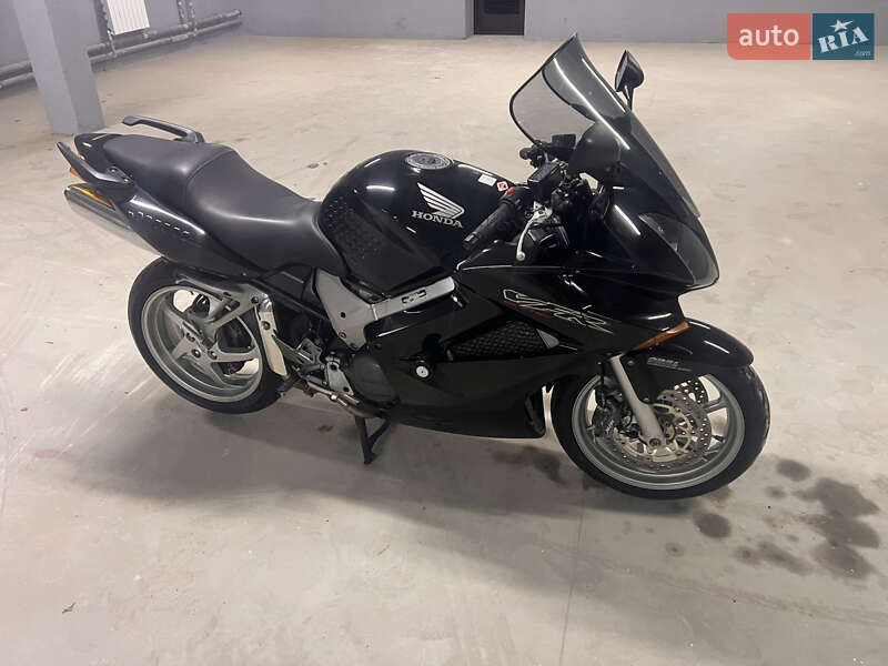 Мотоцикл Спорт-туризм Honda VFR 800F Interceptor 2002 в Киеве фото Мотоцикл Спорт-туризм Honda VFR 800F Interceptor 2002 в Киеве