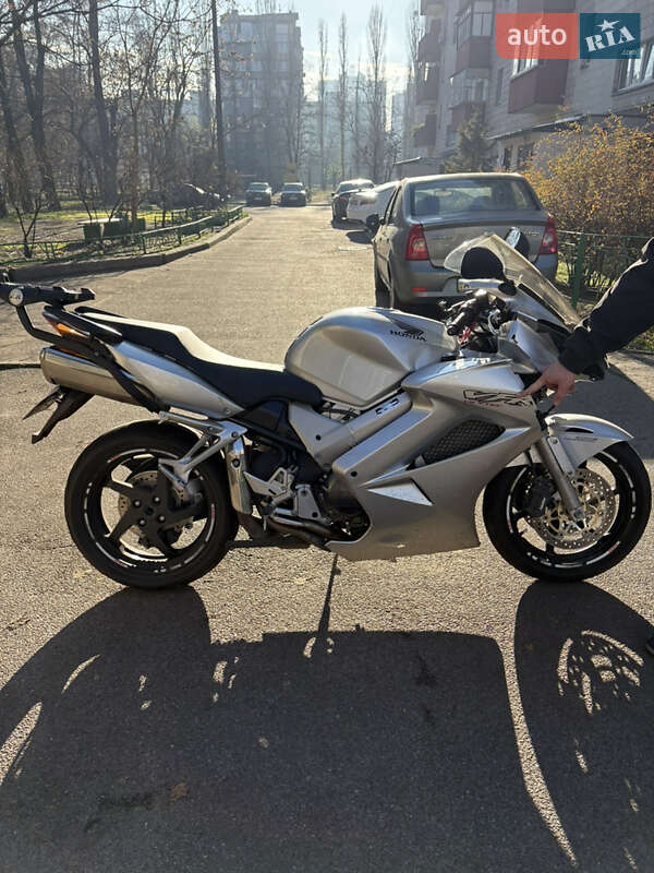 Honda VFR 800F Interceptor 2003 Honda VFR 800F Interceptor 2003