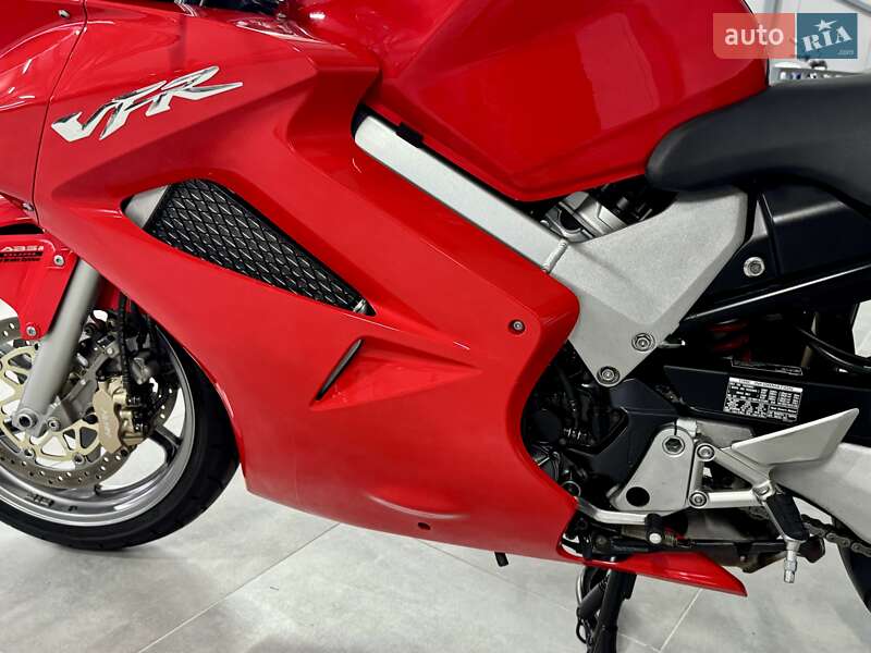 Мотоцикл Спорт-туризм Honda VFR 800F Interceptor 2005 в Хмельницькому фото 15 Мотоцикл Спорт-туризм Honda VFR 800F Interceptor 2005 в Хмельницькому