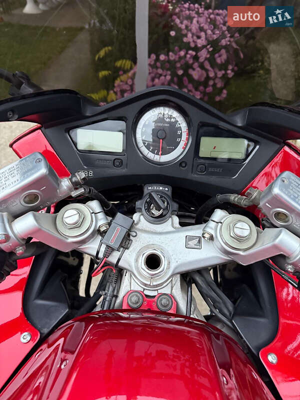 Мотоцикл Спорт-туризм Honda VFR 800F Interceptor 2006 в Кельменцах фото 12 Мотоцикл Спорт-туризм Honda VFR 800F Interceptor 2006 в Кельменцах