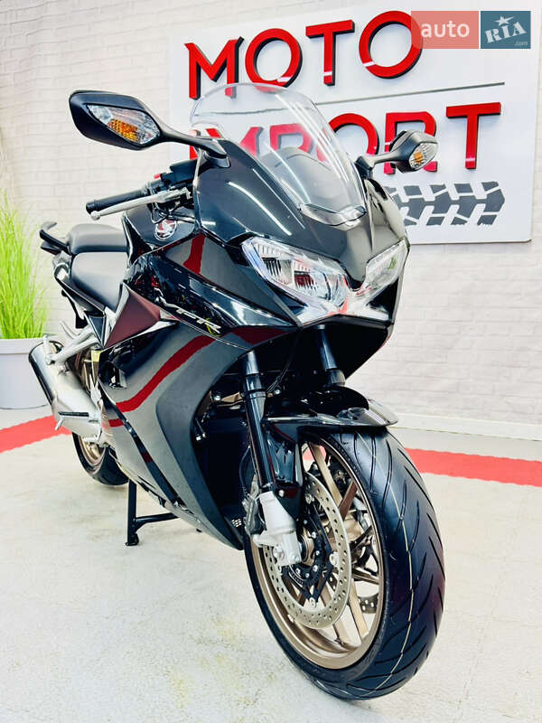 Спортбайк Honda VFR 800F Interceptor 2014 в Одессе фото 2 Спортбайк Honda VFR 800F Interceptor 2014 в Одессе