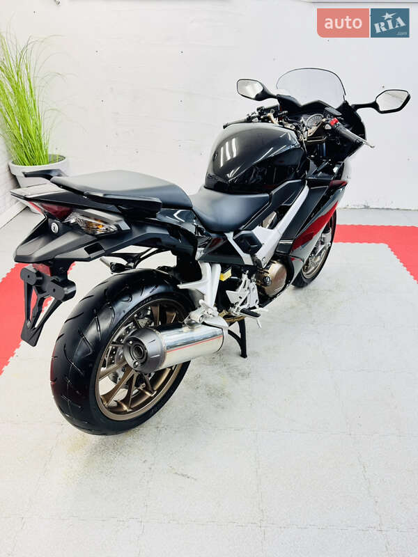Спортбайк Honda VFR 800F Interceptor 2014 в Одессе фото 7 Спортбайк Honda VFR 800F Interceptor 2014 в Одессе