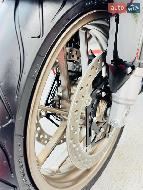 Спортбайк Honda VFR 800F Interceptor 2014 в Одессе фото 16 Спортбайк Honda VFR 800F Interceptor 2014 в Одессе