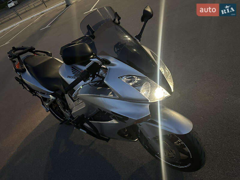 Мотоцикл Спорт-туризм Honda VFR 800F Interceptor 2002 в Тернополе фото 9 Мотоцикл Спорт-туризм Honda VFR 800F Interceptor 2002 в Тернополе