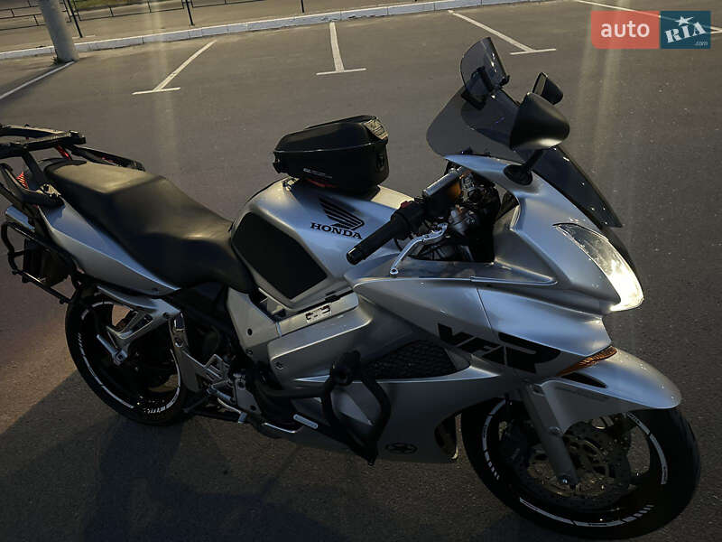 Мотоцикл Спорт-туризм Honda VFR 800F Interceptor 2002 в Тернополе фото 10 Мотоцикл Спорт-туризм Honda VFR 800F Interceptor 2002 в Тернополе