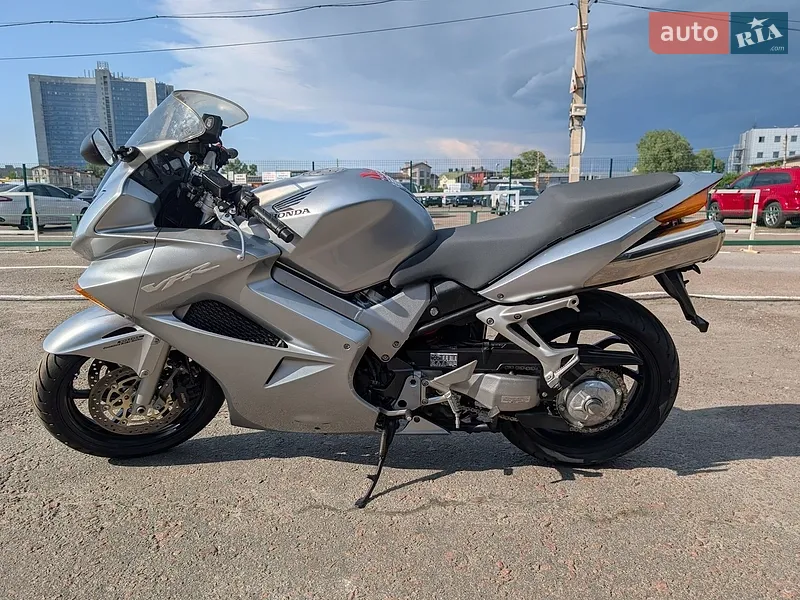 Honda VFR 800F Interceptor 2004