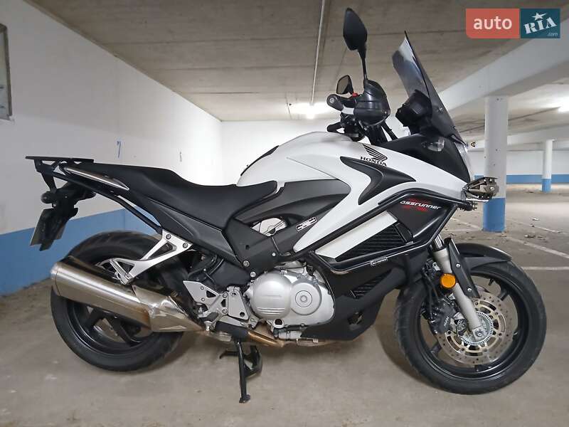 Мотоцикл Спорт-туризм Honda VFR 800X Crossrunner 2013 в 