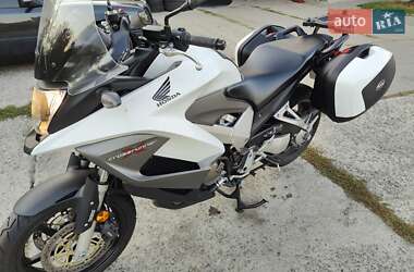 Мотоцикл Спорт-туризм Honda VFR 800X Crossrunner 2012 в 