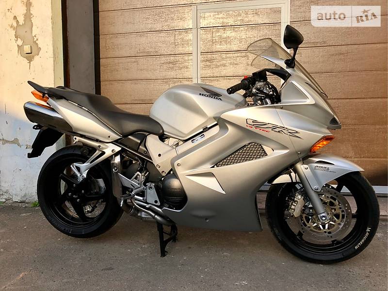 Мотоцикл Спорт-туризм Honda VFR 2003 в Ровно