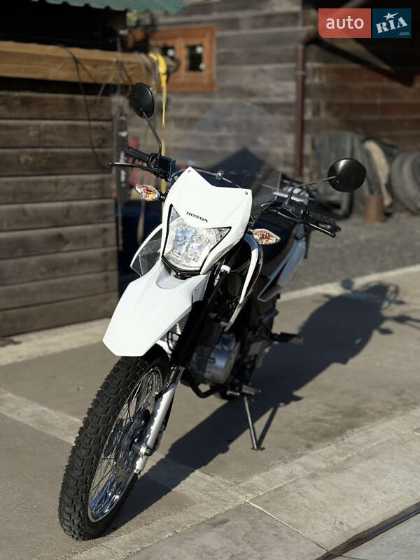 Мотоцикл Внедорожный (Enduro) Honda XR 150L 2014 в 