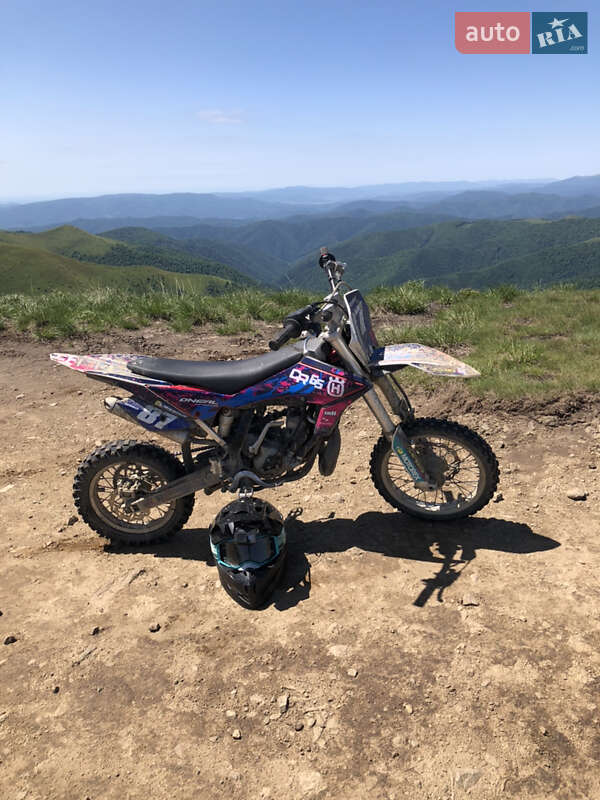 Мотоцикл Кросс Husqvarna CR 2013 в Роздільній