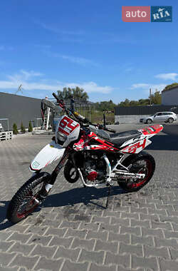 Мотоцикл Супермото (Motard) Husqvarna SM 125 2010 в 