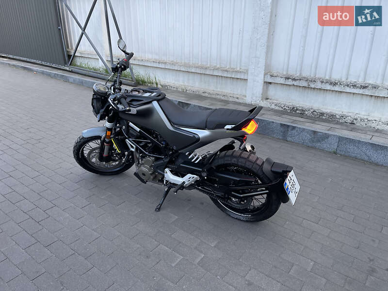 Скремблер Husqvarna Svartpilen 2020 в Києві