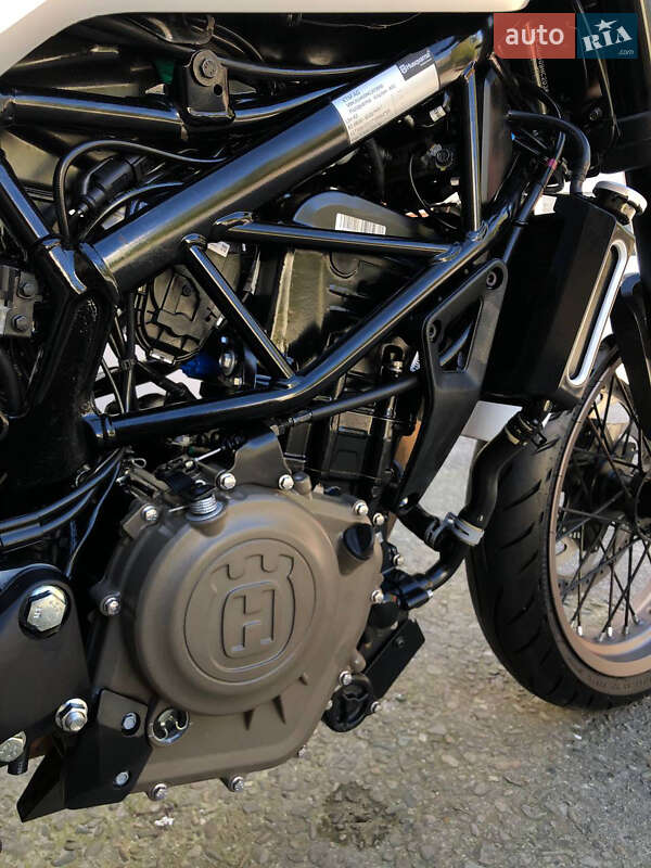 Кафе рейсер Husqvarna Vitpilen 2022 в Бориславі