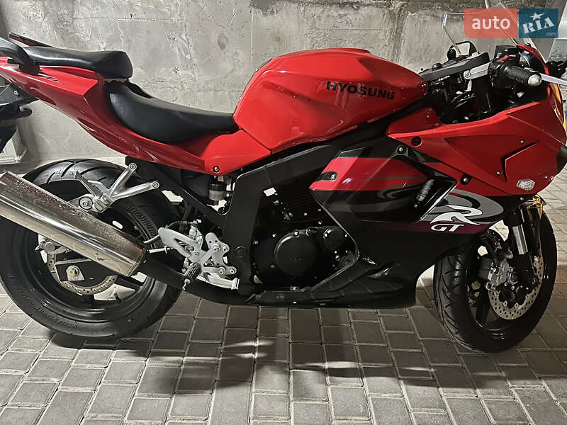 Мотоцикл Спорт-туризм Hyosung GT 250R 2015 в 