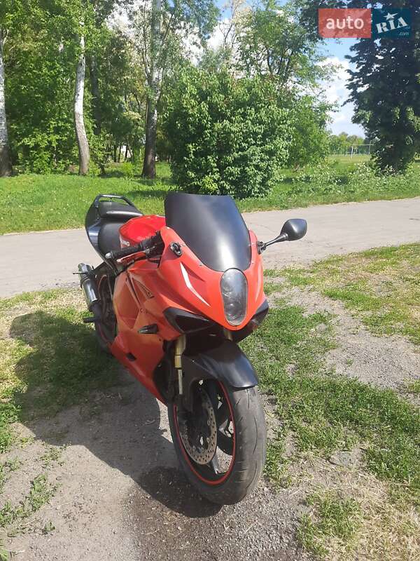 Спортбайк Hyosung GT 250R 2008 в Чутове