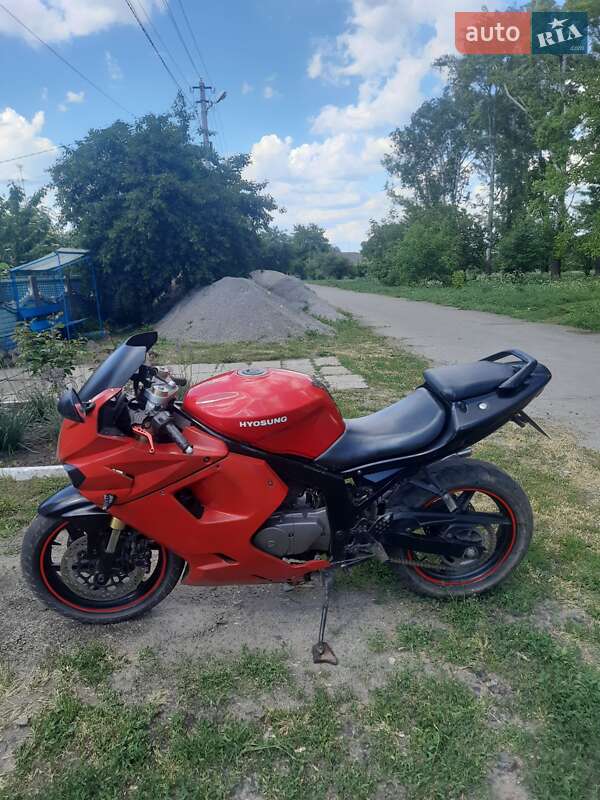 Спортбайк Hyosung GT 250R 2008 в Чутове