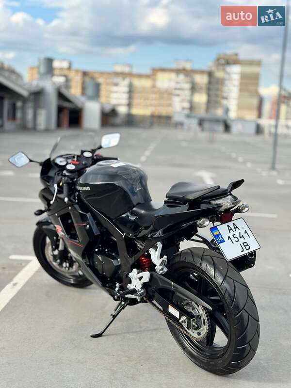 Мотоцикл Супермото (Motard) Hyosung GT 250R 2011 в Киеве