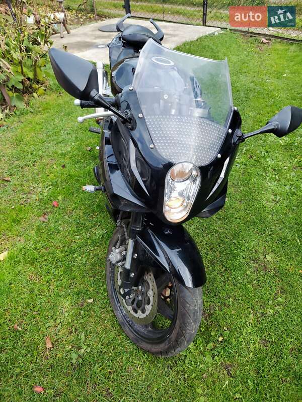 Мотоцикл Спорт-туризм Hyosung GT 250R 2010 в Чернівцях