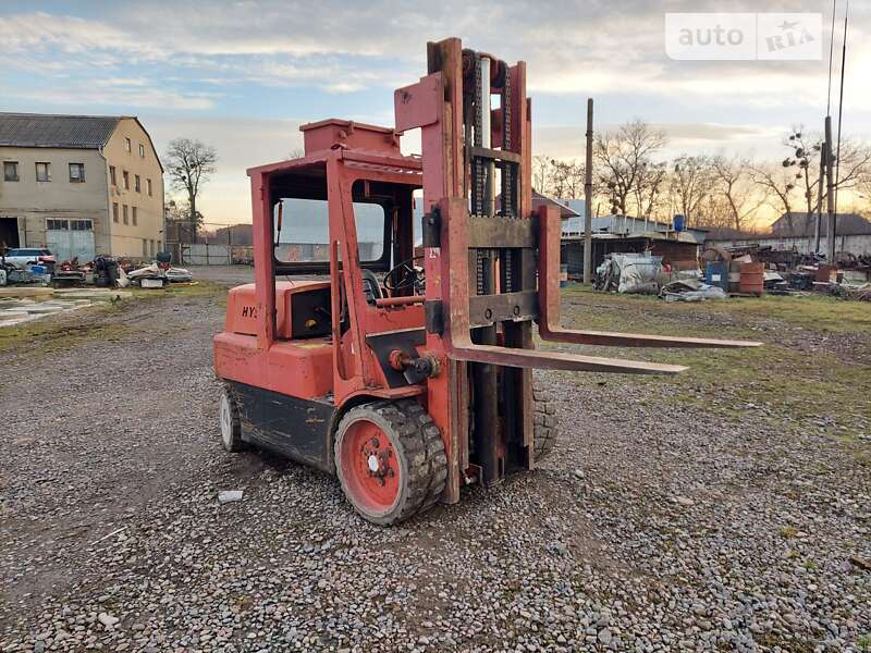 Вилочний навантажувач Hyster S 1990 в Чернівцях