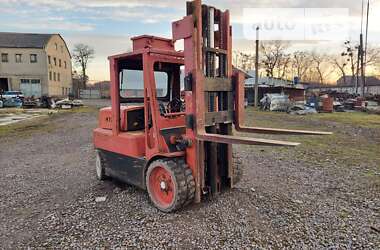 Вилочний навантажувач Hyster S 1990 в Чернівцях