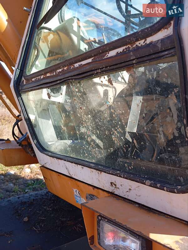 Экскаватор погрузчик Hyundai 130D 1997 в Богородчанах