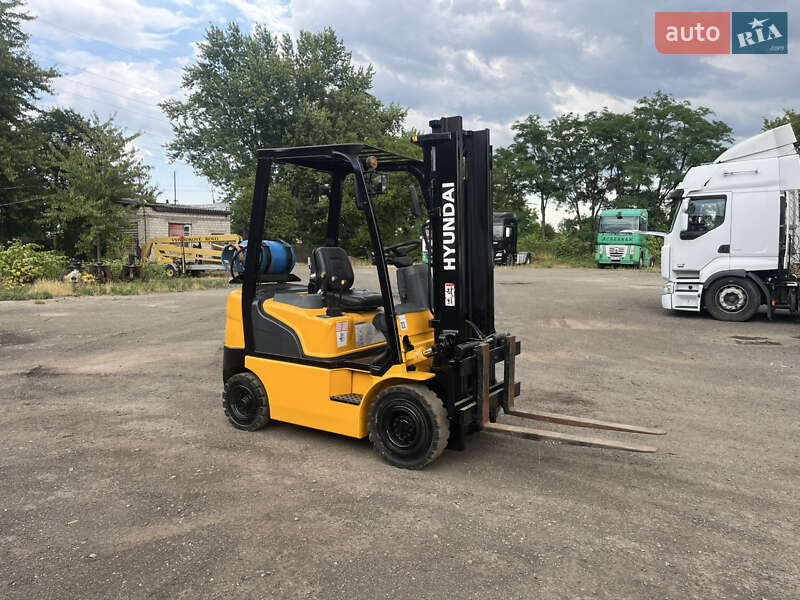 Вилочный погрузчик Hyundai 18L 2010 в Буштыне