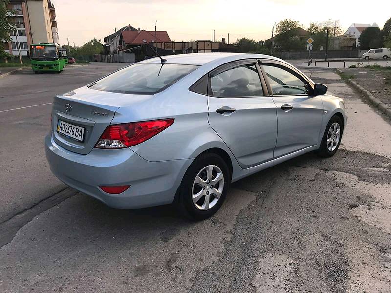 Седан Hyundai Accent 2011 в Мукачевому