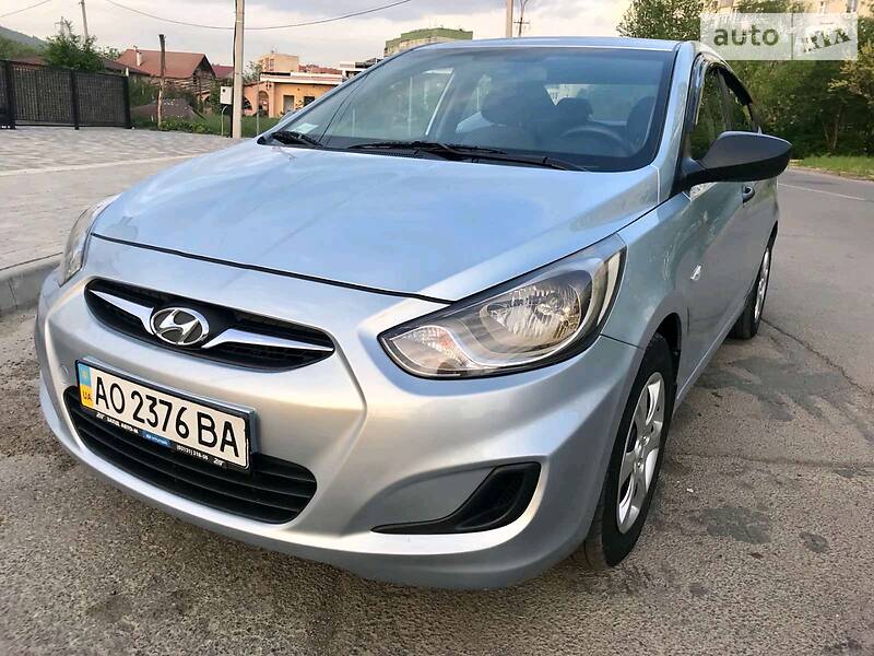 Седан Hyundai Accent 2011 в Мукачевому