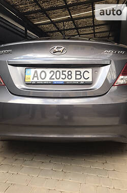 Седан Hyundai Accent 2012 в Мукачево