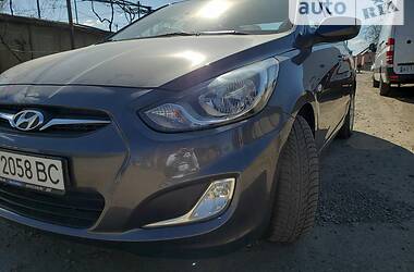 Седан Hyundai Accent 2012 в Мукачево