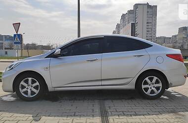 Седан Hyundai Accent 2012 в Каневе