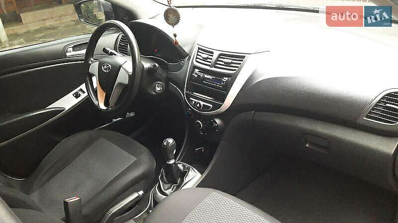 Седан Hyundai Accent 2011 в Ужгороді